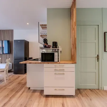 500m Tram: 2 Bedrooms - Fiber Wifi - Comfort + Apartmán