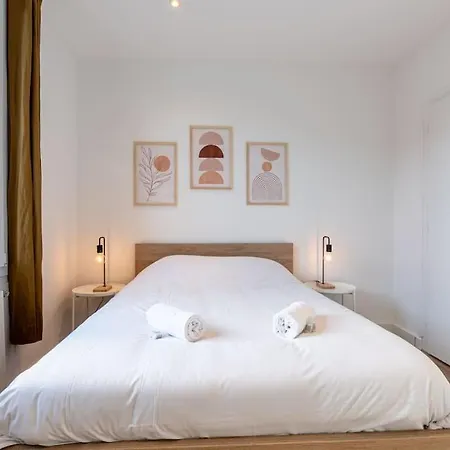 Apartmán 500m Tram: 2 Bedrooms - Fiber Wifi - Comfort + *