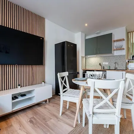 500m Tram: 2 Bedrooms - Fiber Wifi - Comfort + Apartmán *